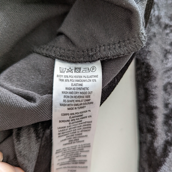 (new with tag) beautiful black velvet dress from French Connection, size 2 - Picture 8 of 8